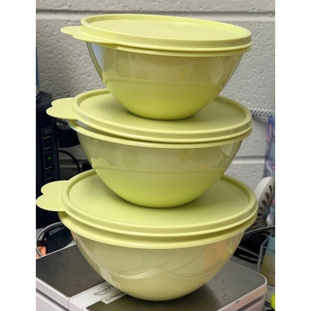 Tupperware Classic Wonderlier® Bowl 6-Pc. Green Set with seals. New